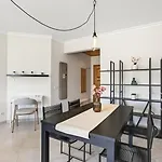 Cosy 1bdr Flat With Pool In By Lovelystay Lejlighed