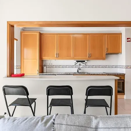 Cosy 1bdr Flat With Pool In By Lovelystay דירה